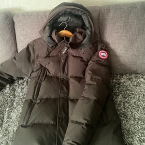 Canada Goose Wyndham Parka  - Canada goose i fint skick. STRL XL men passar L också. 