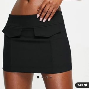 Miniskirt!!💙💓 - Svin snygg miniskirt i ett kostym material med fickor!  Helt ny och aldrig använd med lappen kvar.💙💙 Storlek 36 men passar 34 också!😃