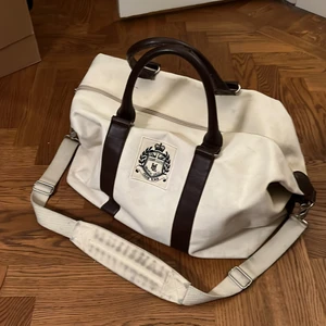 Weekend Bag - Jväligt schtek Hneri Lloyd Weekendväska. Rätt bra skick. Slitet i handtaget. Annars bra! 