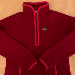 Patagonia flis  - Patagonia flis st xs-xxs, mycket fint skick då den inte har kommit till någon användning😊 Säljer för 250kr, köparen står för frakt 💕
