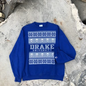 🌱VINTAGE SWEATSHIRT🌱 - Champion sweatshirt ifrån Drake university. Tröjan är storlek L och är true to size. Tröjan är bra skicka och har inga anmärkningar. Hör av dig om du undrar något! 🌱👌🏻