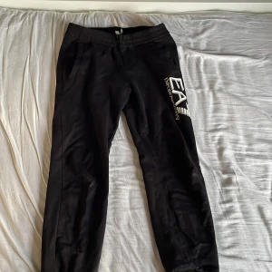 armani byxor - knappt använda för dem var för små.