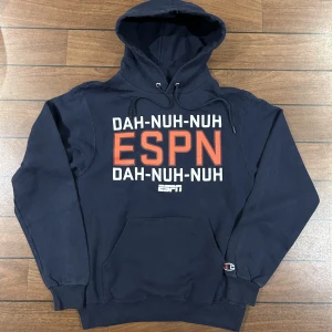 Champion ESPN Hoodie - Snygg vintage Hoodie i storlek S! Bara att skriva om du undrar över något🙏