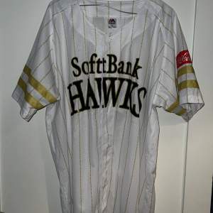 Old school vintage Japanese SoftBank Hawks jersey. Brand new.  Size is 3XL but fits on me perfectly and I’m a medium. 