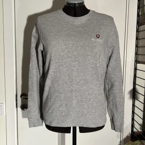 Bondelid sweatshirt! - Jättefin grå bondelid tröja! Den är i bra skick och av lite tunnare material💜