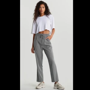 Ginatricot- Jogger trousers - Helt oanvända ”jogger trousers” med prislapp kvar. I strl 34/xs. Nypris: 449:-