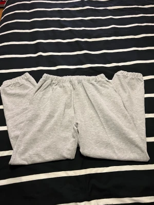 Mjukisbyxor - Oanvända mjukisbyxor 