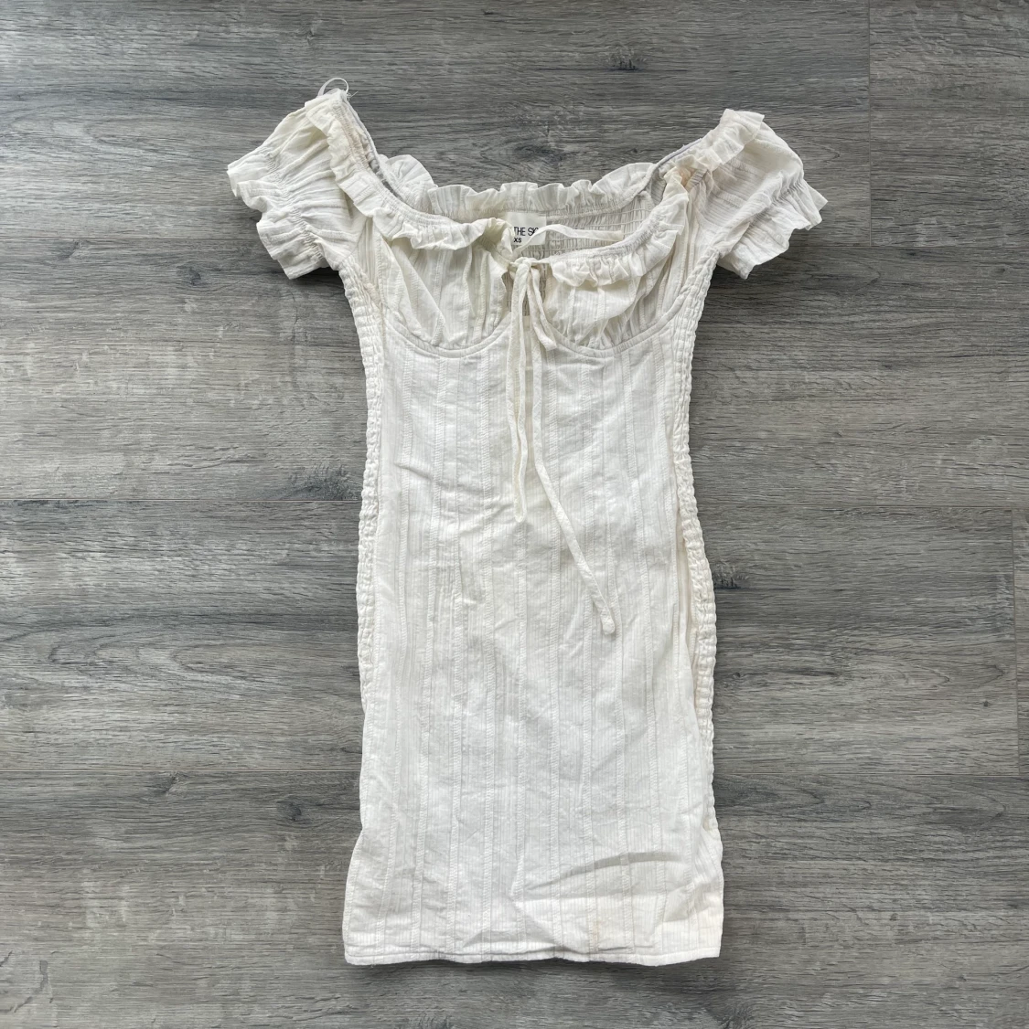 Säljer min student klänning ifrån miss guided