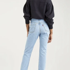 Levi’s jeans - Säljer dessa 501. Använda fåtal gånger så är som nya. Säljer då de är för små på mig🥹