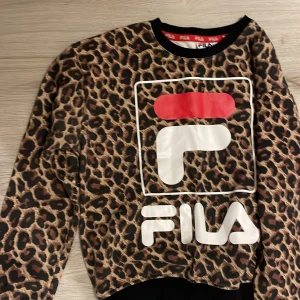 Fila tröja - Leopard färgad fila tröja