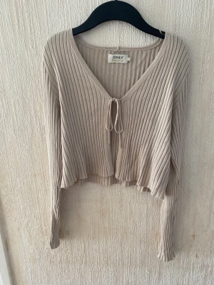 Kofta - Jätte fin kofta från only knappt andvänd inga defekter 