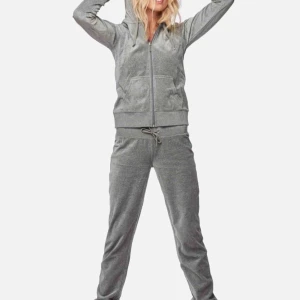 mysdress från Cubus  - mysdress som inte säljs på hemsidan längre, storlek s i både byxor och tröja. Båda för 150kr eller vardera för 80kr