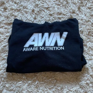 Aware Nutrition hoodie - En aning knottrig