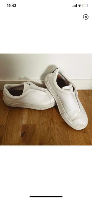 Eytys - Säljer nu dessa snygga skor från eytys! Dem är välanvända därav priset men går absolut att använda fortfarande💓💓 bara att skriva vid mer bilder eller intresse💓