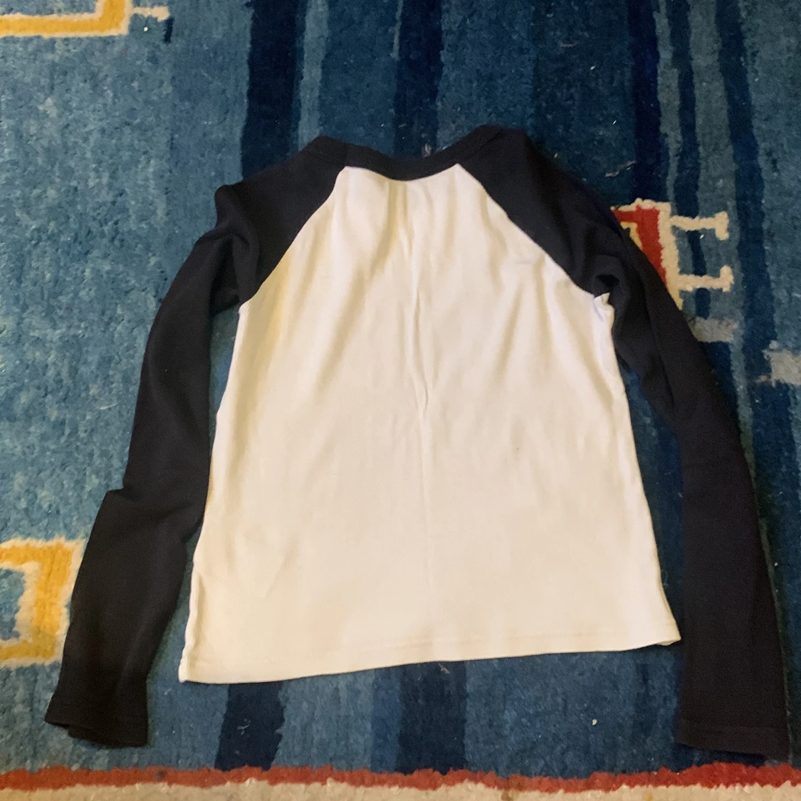 Tröja från H&M. Använd fåtal gånger  - 90