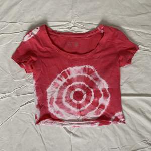 T-shirt med tie dye croppad