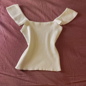 Topp från Korea coquette  - Köpte den här toppen i Korea i storlek s/xs, som inte kommer till användning frakten ligger på 45kr 💕