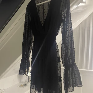 Klänning  - Säljer denna super fina klänning i toppen skick. Konstanta för fler bilder eller vid intresse 💗