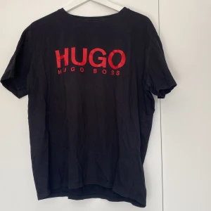 Hugo Boss t-shirt - HERR Hugo Boss t-shirt. Gott skick! Nypris 400kr