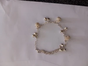 Armband - Snyggt armband som är oanvänt.