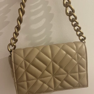 Zara väska - Zara väska använd engång, bra skick. Begie