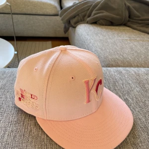 New era fitted cap - Helt ny ändrat testad. Säljer eftersom den var för liten. Ca 450kr ny.