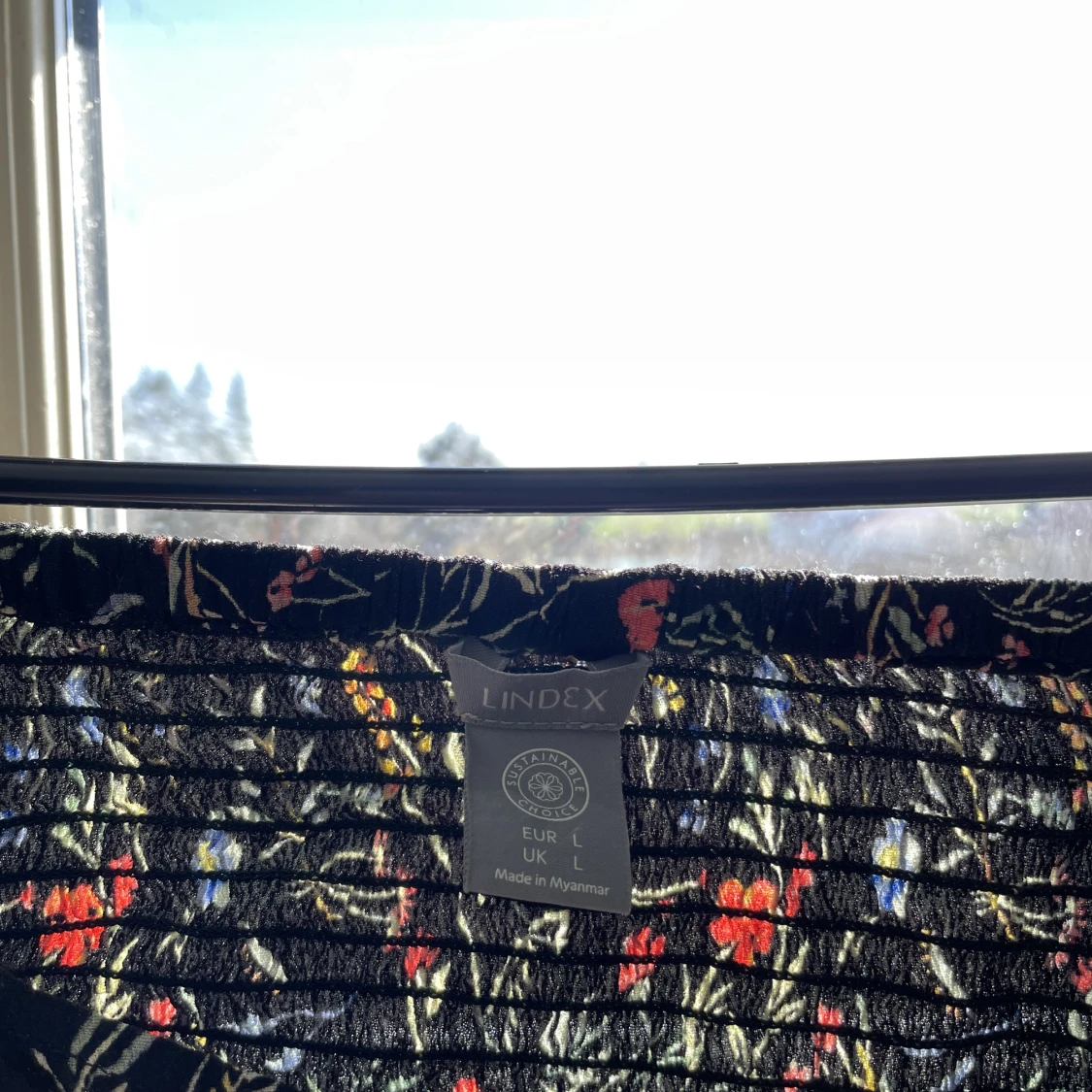 Blommig blus med dragsko - 90