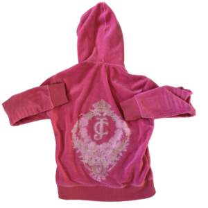 Äkta hot pink juicy couture tröja i storlek S köpt här på plick men kommer tyvärr inte till användning. Köpt för 1000 säljer för 650kr😊
