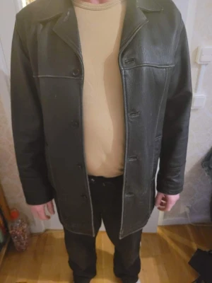 Skinnjacka Retro - Herrjacka i äkta läder/skinn. Retro, fint skick. Storlek 50.