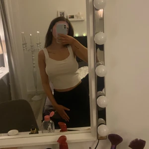 Topp  - Betalning sker via swish och köparen står för frakt 