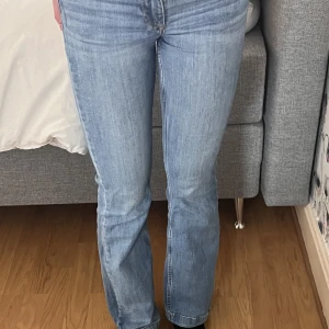 Jeans - Snygga blåa bootcut jeans i fint skick🫶🏼