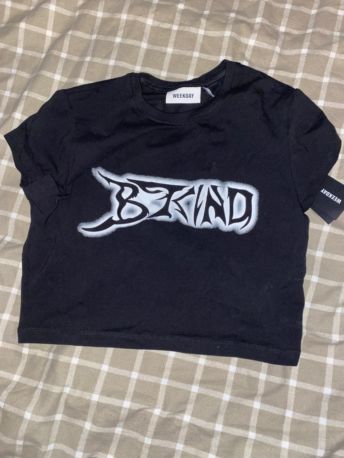 Svart croptop med tryck 