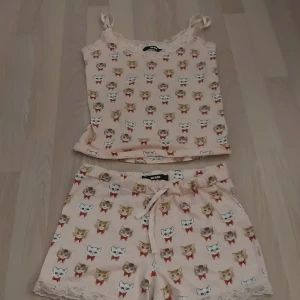 Pyjamas  - Supergullig två delad pyjamas från bik bok i storlek S. Den känns mindre än S och säljer då den är för liten. 