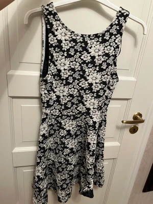 Jättefin sommarklänning med prislappen kvar! - Superfin sommarklänning med prislappen kvar!