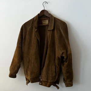 Jacka i läder - Äkta läder bomberjacka