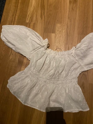 Zara blus  - En enkel zara blus, fin till sommaren 