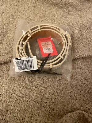 Valentino bälte - Super snyggt valentino bälte som är köpt idag så ABSOULUT INGA SKADOR! Packas super fint! Original 549kr! HELT SLUTSÅLD ! Frakt: 66kr