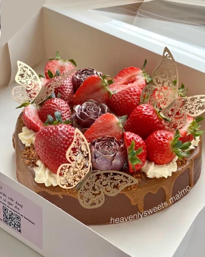 Cheesecake  - SNART ÄR DET JUL och nyår🎄 🎅🏼 beställ din cheesecake till Julbordet, ny smak saffran biscoff. Smakupplevelse på en annan nivå  Finns mer bilder på instagram & TikTok heavenlysweets.malmo 