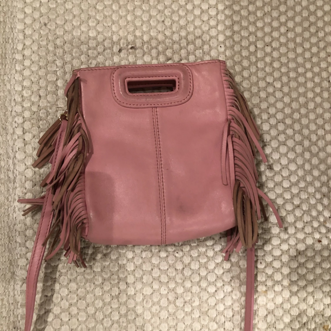 Säljer min super snygga maje väska i storlek liten i rosa ny pris 2400 från butik - 91