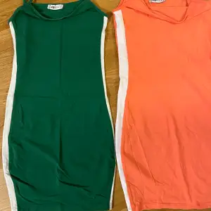 Två jätte fina klänningar med färgen orange/rosa och mörk grön. Längden är perfekt direkt över knän. Priset för båda två är 95kr priset för en klänning är 55kr❤️❤️