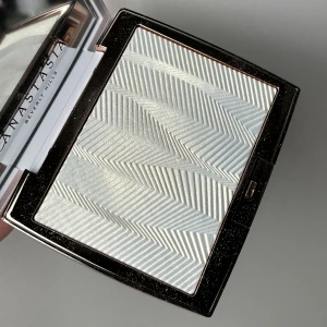 Anastasia Beverly hills ~ iced out highligther  - Endast testad fåtal gånger, se bilder för skick!