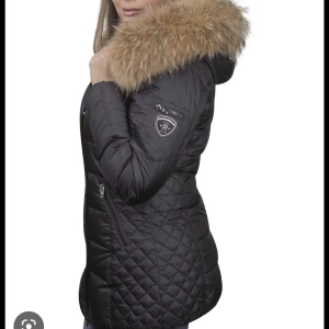 Rock and blue jacka - Säljer min rock and blue jacka i storlek 36. Inte använd så mycket.