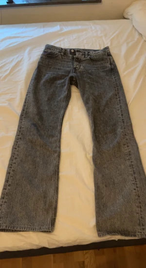 Hope jeans  - Säljer nu mina hope jeans. Köpta i hope butiken i sthlm för 1800. Inte använda mycket om är i nyskick.