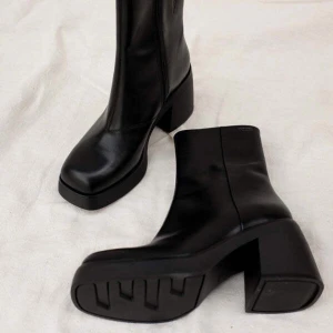 VAGABOND BROOKE 37 - Sparsamt använda och är i jättefint skick! Inköpta hösten 2021 för 1800kr. Skickar fler bilder på begäran 🦨