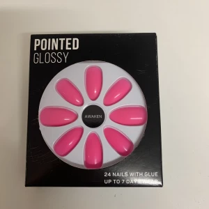 Naglar neon rosa  - Helt ny med lim! 