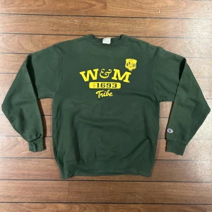Snygg Champion W&M sweatshirt - Snygg Vintage champion sweatshirt i storlek M!     Använd gärna Köp nu!🙏