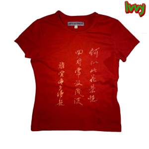 Röd T-shirt men kinesiska tecken ❤️