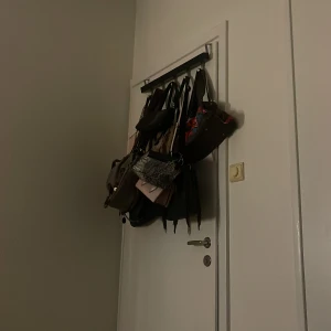 säljer massa väskor  - gå in på min plick hemsida och så kn ni kolla på väskorna och priset på dom kan också diskuteras❤️