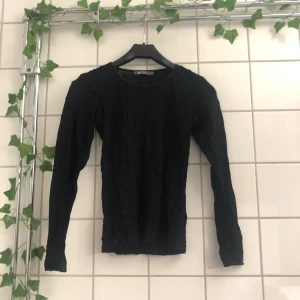 Långärmad meshtopp - Topp i mesh. Stretchig 🖤