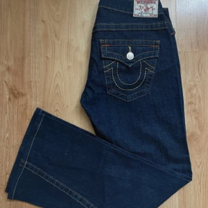 Intressekoll skitsnygga vida trueys - INTRESSEKOLL TRYCK INTE KÖP NU midja 40cm tvärs över längd 97cm Skitbra condition